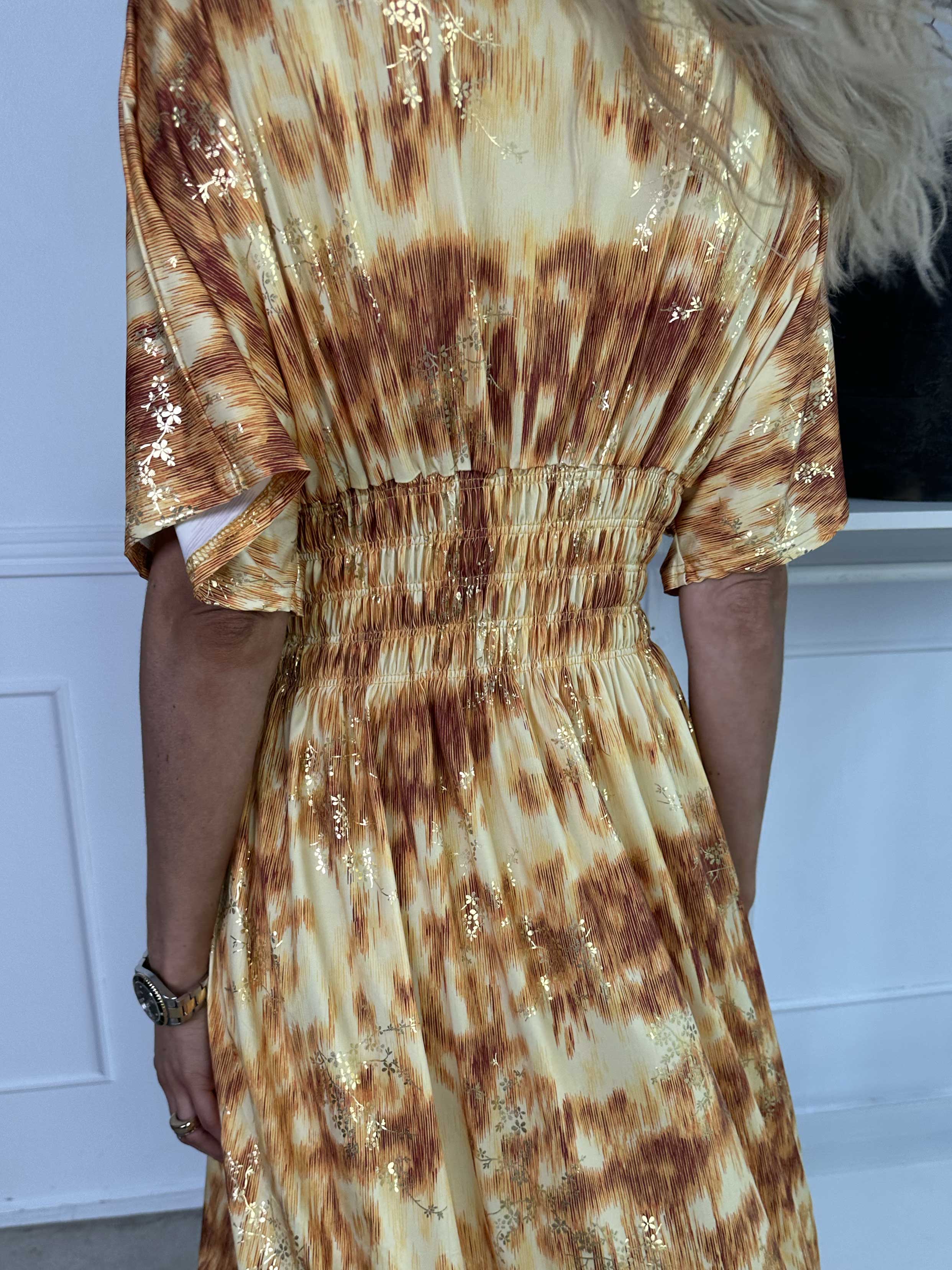 Pams Art Short - Mönstrad elastisk klänning med guldblommor